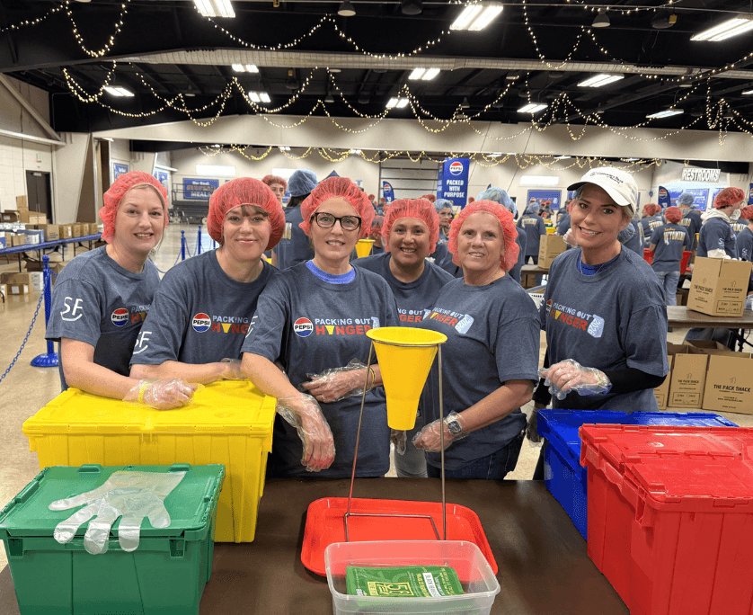 commerce bank of wyoming employees at volunteer food event